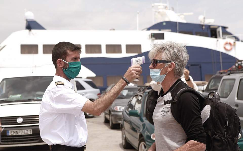 Με έξοδα του ελληνικού κράτους σε καραντίνα 14 ημερών οι τουρίστες που βγαίνουν θετικοί στον κορωνοϊό