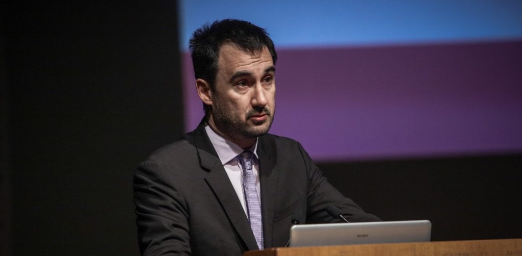 Α.Χαρίτσης: «Η κυβέρνηση υλοποιεί ένα εφιαλτικό σενάριο για εκατοντάδες χιλιάδες εργαζόμενους»