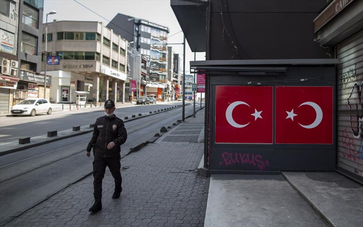 Τουρκία: Ανοίγουν καφέ, παιδικοί σταθμοί και πλαζ – Επιστρέφει στην Άγκυρα ο Ρ.Τ.Ερντογάν (βίντεο)