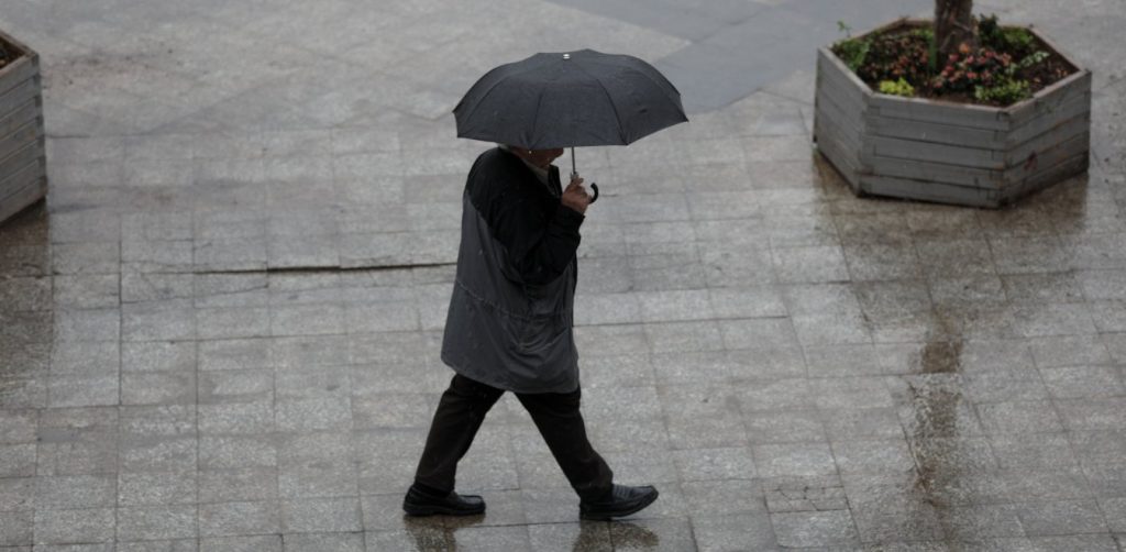 Έκτακτο δελτίο επιδείνωσης του καιρού με καταιγίδες και χαλάζι μέχρι την Τρίτη – Που θα «σαρώσει» η κακοκαιρία