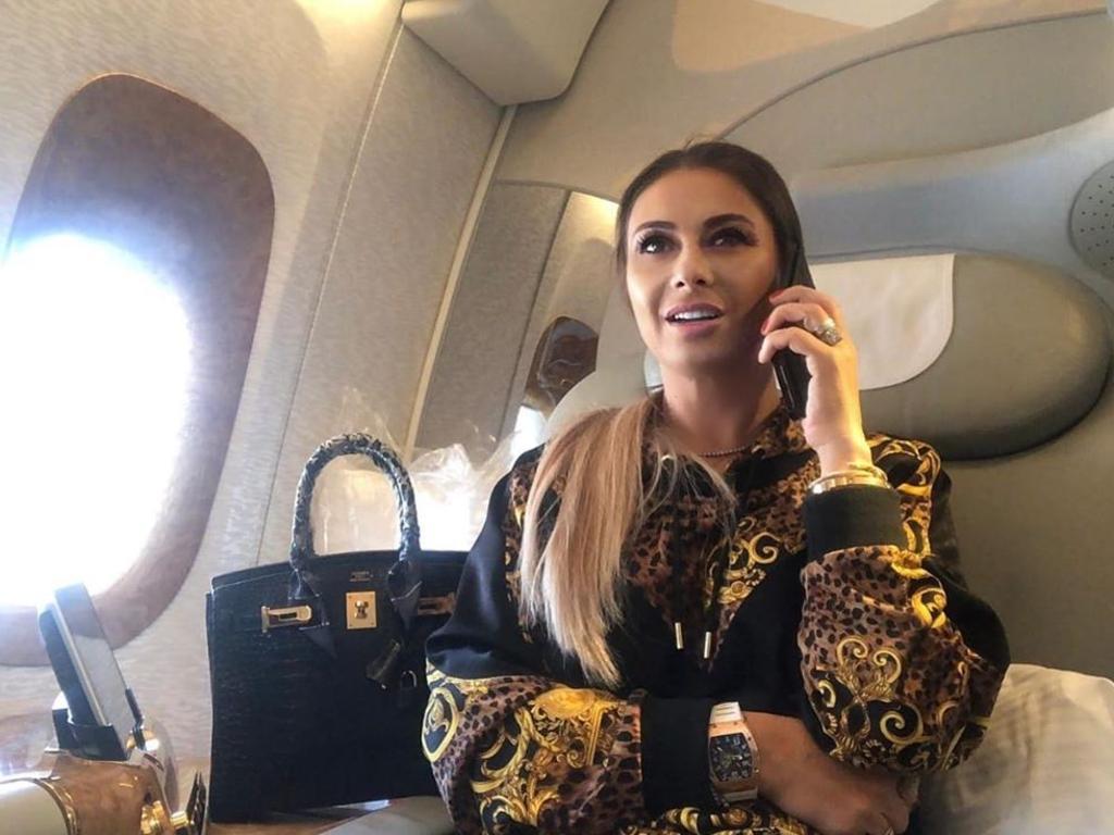 Είναι «καυτή» η πρόεδρος: Μοντέλο του Playboy θέλει να αγοράσει ομάδα (φωτο)