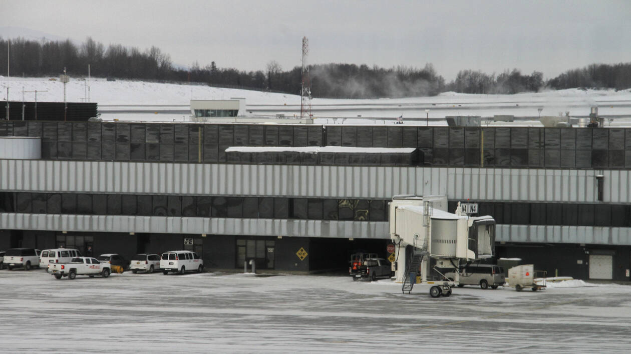 Το μικρό αεροδρόμιο της Αλάσκας που κατάφερε να γίνει… το πιο πολυσύχναστο του κόσμου (φωτο)