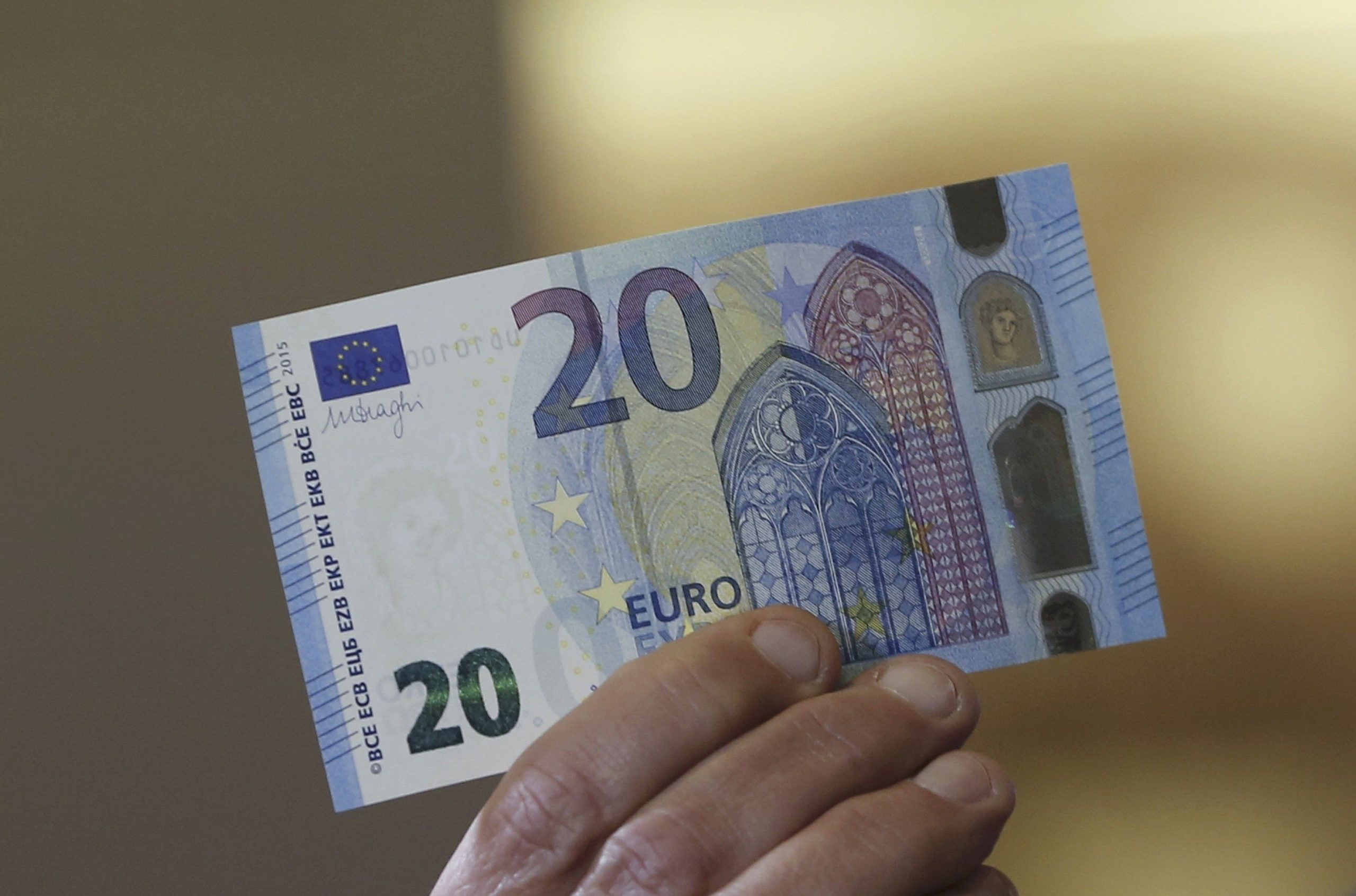 Λάρισα: Βρήκε 20 ευρώ… και τα παρέδωσε!