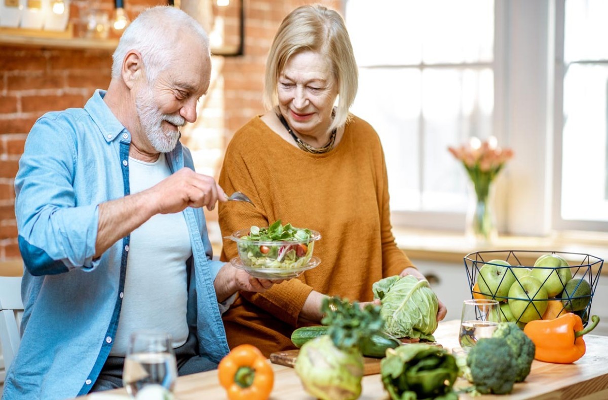 Οι τροφές που πρέπει να αποφεύγουν όσοι είναι άνω των 65 χρόνων