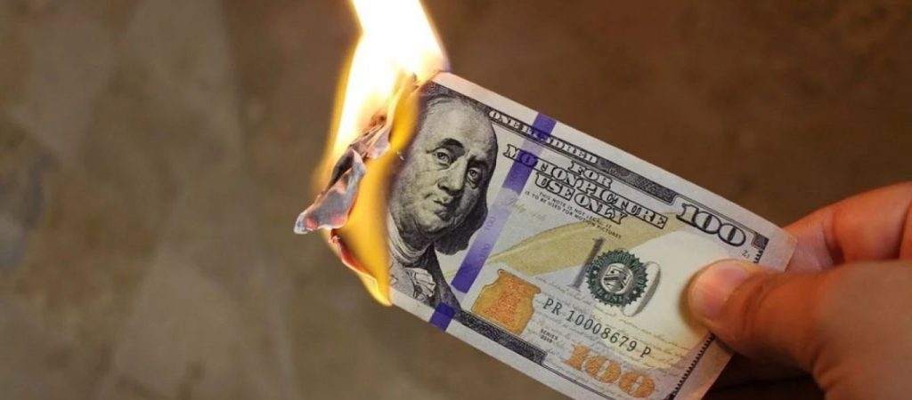 Παγκόσμια οικονομία: Το ευρώ στα «ύψη» – Το δολάριο  στον «πάτο»