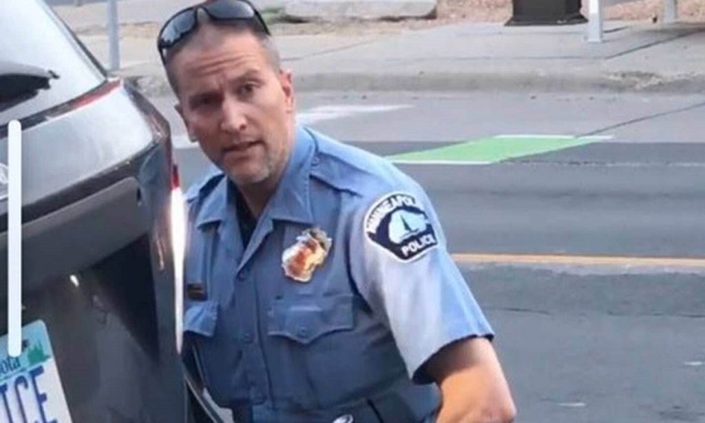 Απαγγέλθηκαν κατηγορίες και στους υπόλοιπους αστυνομικούς για τη δολοφονία του Τ. Φλόιντ