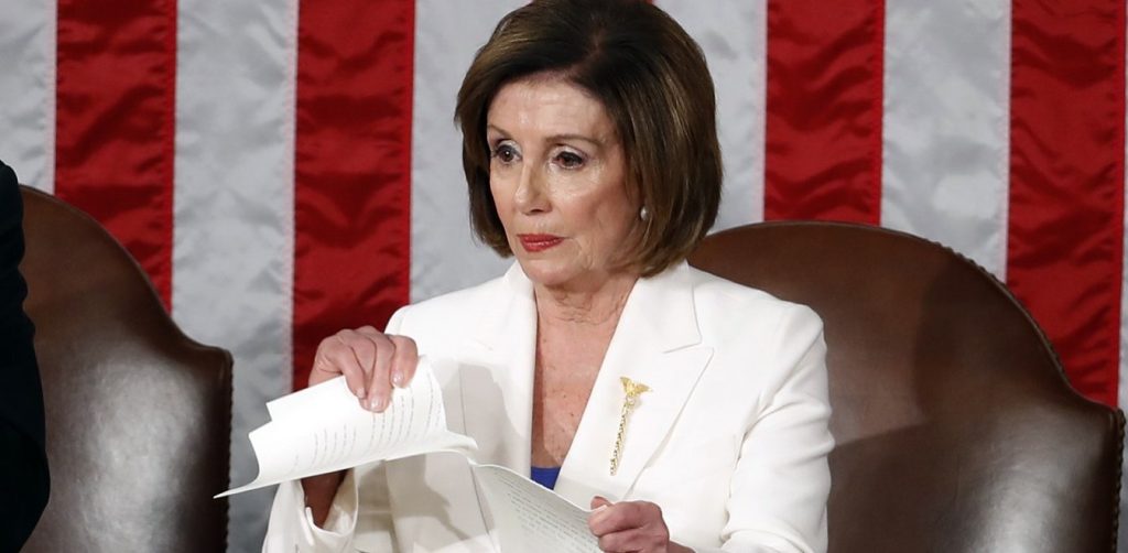 Ν.Πελόζι για Ν.Τραμπ: «Ξεπέρασε ένα ακόμη όριο υπονομεύοντας τη δημοκρατία»