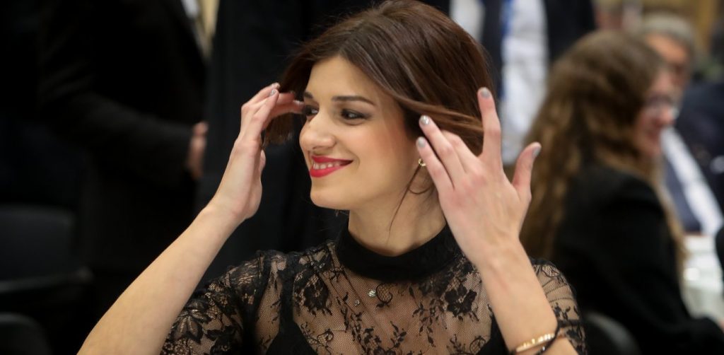 Fashion-icon η Κ.Νοτοπούλου στη Ρόδο – «Έκλεψε» τις εντυπώσεις με το λευκό σύνολο (φώτο)