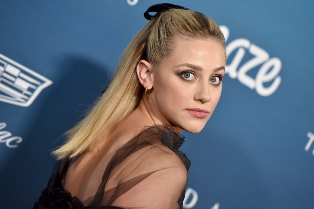 «Τολμηρή» δήλωση από την Lili Reinhart: «Είμαι αμφιφυλόφιλη και είμαι περήφανη» (φωτο)
