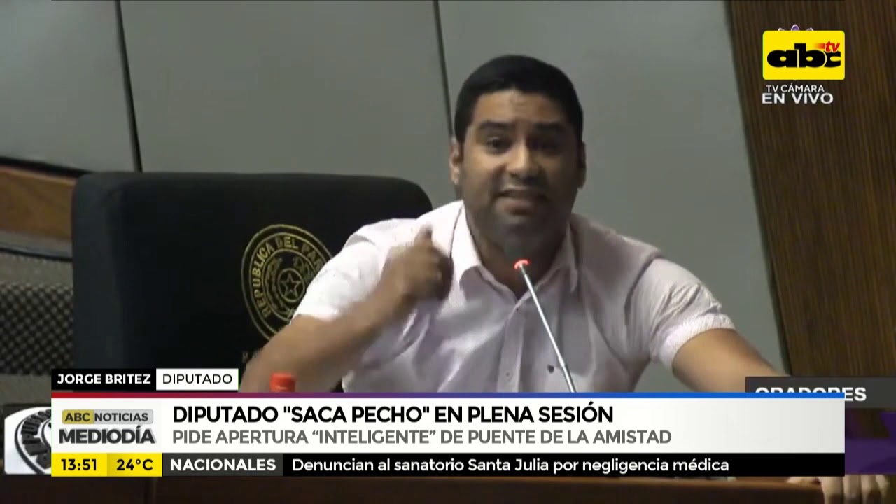 Βουλευτής στην Παραγουάη έσκισε το πουκάμισό του ως διαμαρτυρία για τα κλειστά σύνορα με την Βραζιλία (βίντεο)