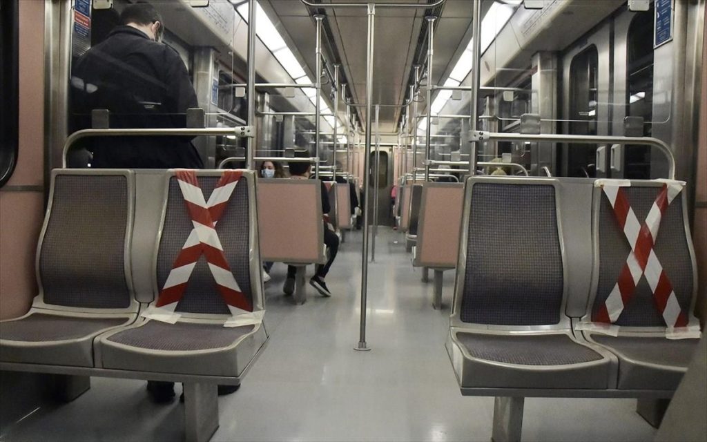 «Μπαράζ» ελέγχων για τα μέτρα προστασίας από τον κορωνοϊό στα ΜΜΜ – «Τσουχτερά» πρόστιμα