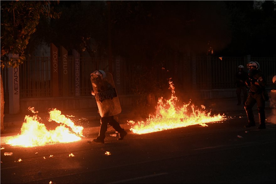 Επεισόδια στην Αθήνα για τη δολοφονία Φλόιντ: Σε επιφυλακή η ΕΛΑΣ – Το ειδικό σχέδιο που ετοιμάζει (βίντεο-φωτο)