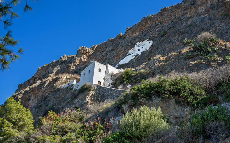 Ναός Αγίου Ιωάννη: «Σκαρφαλωμένος» σε ένα επιβλητικό βράχο των Κυθήρων