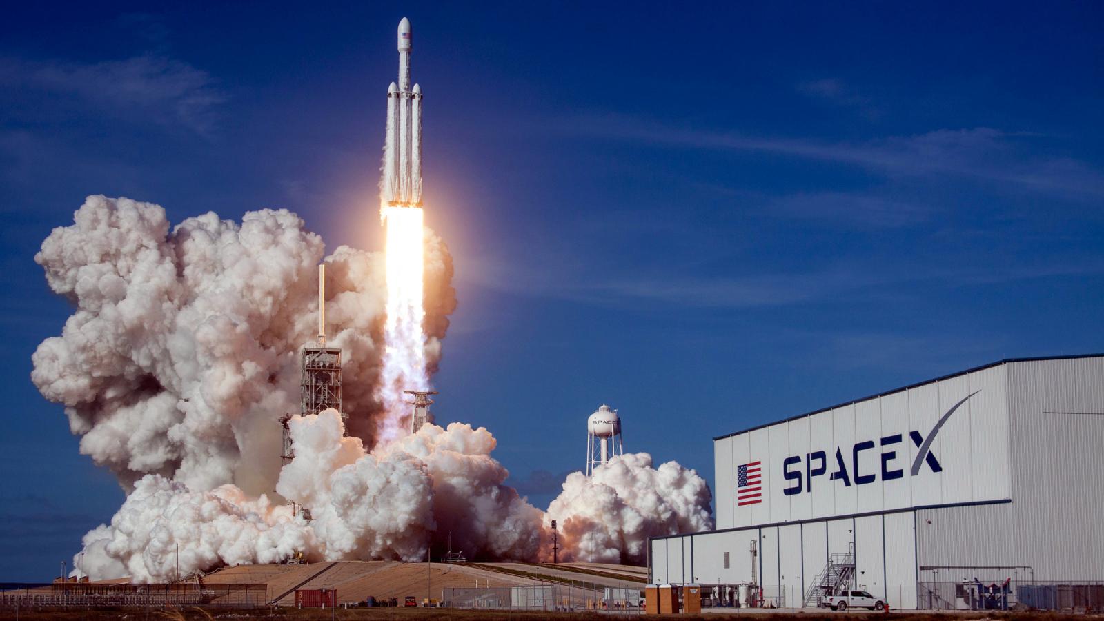 Η SpaceX εκτοξεύει ακόμη 60 διαδικτυακούς δορυφόρους Starlink – 12.000 μέχρι το 2027