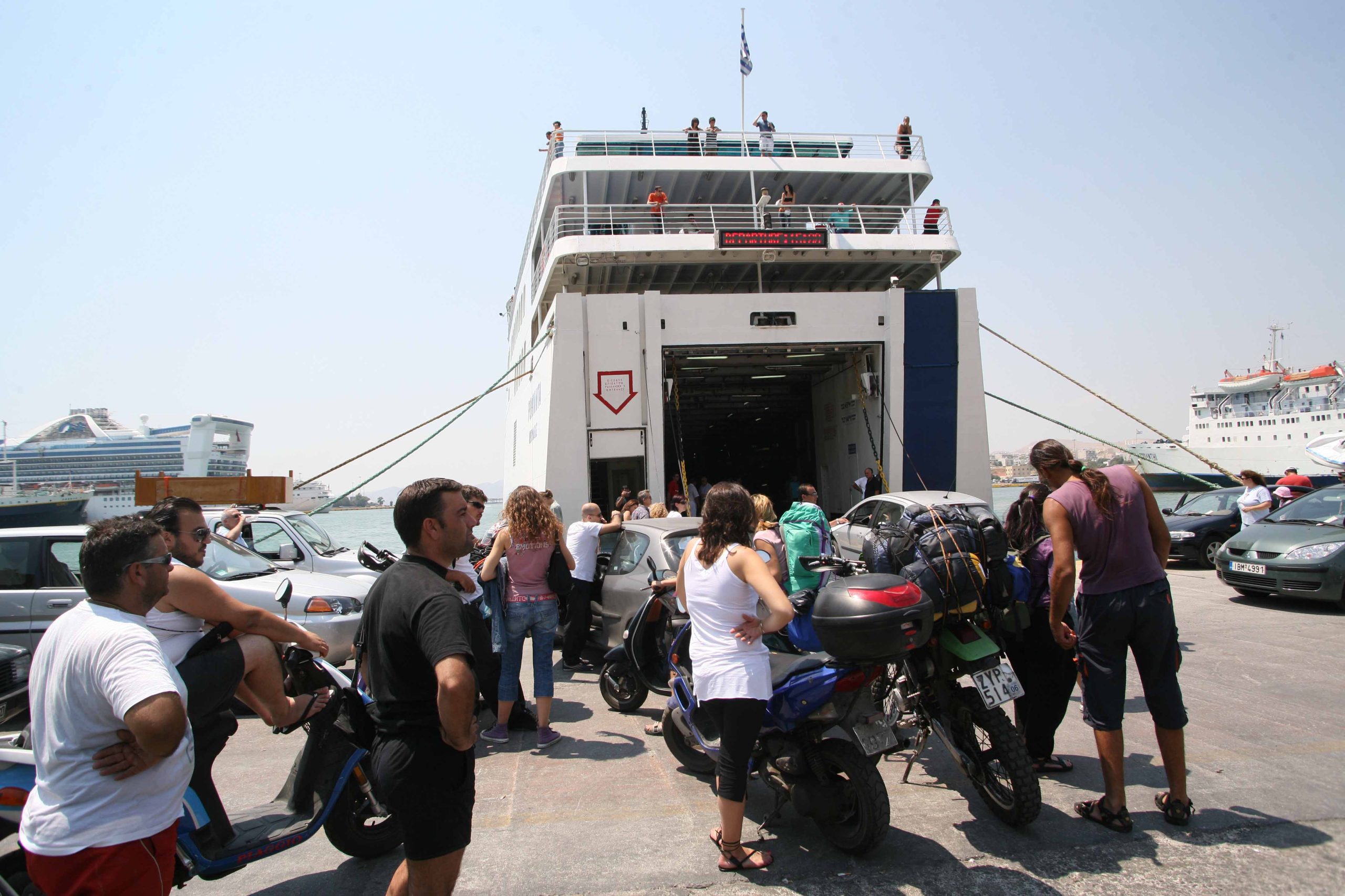 Αυξημένη η επιβατική κίνηση στα λιμάνια – Τι πρέπει να γνωρίζουν οι επιβάτες πριν ταξιδέψουν για το τριήμερο