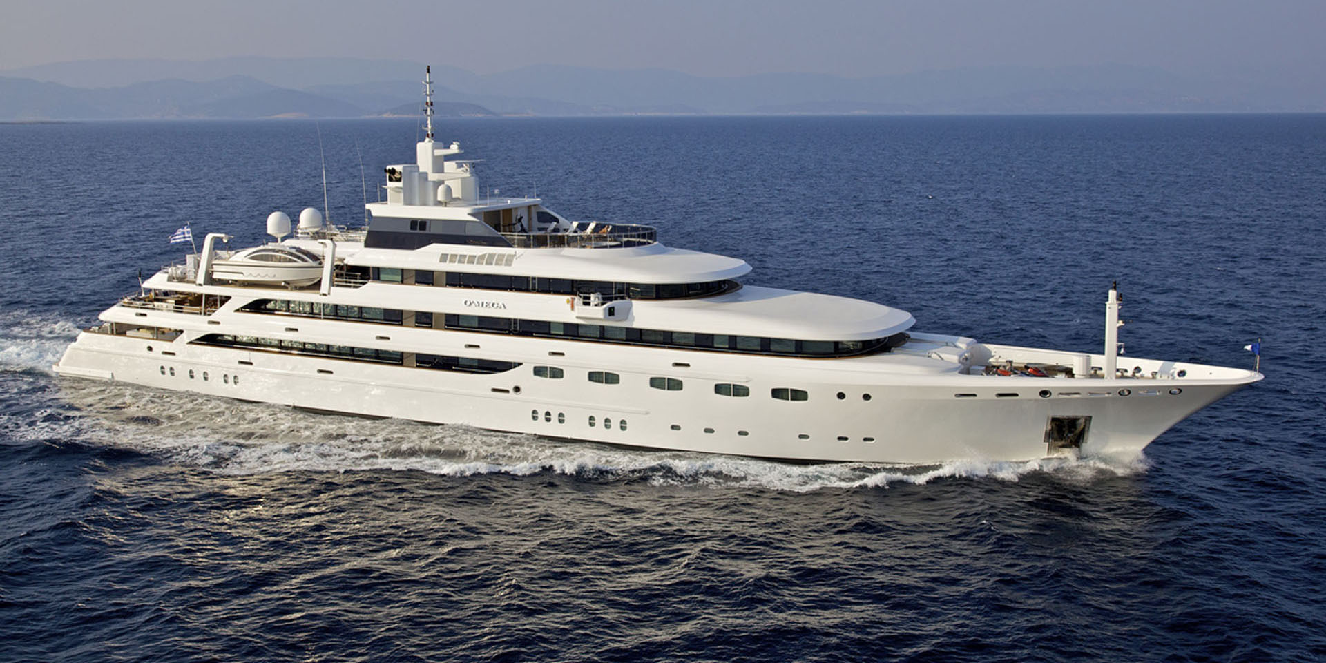 Μύκονος: Το 83 μέτρων σκάφος που «τρέλανε» το νησί – Δείτε το εσωτερικό του (βίντεο)