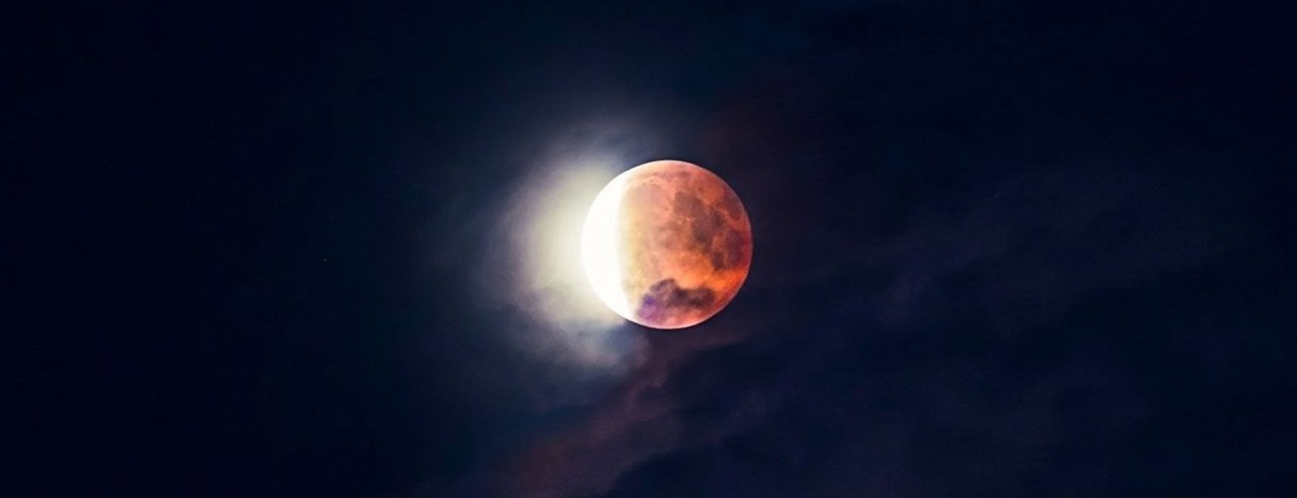 Μην χάσετε την ευκαιρία: Απόψε το εντυπωσιακό διπλό φαινόμενο με Πανσέληνο και έκλειψη παρασκιάς Σελήνης