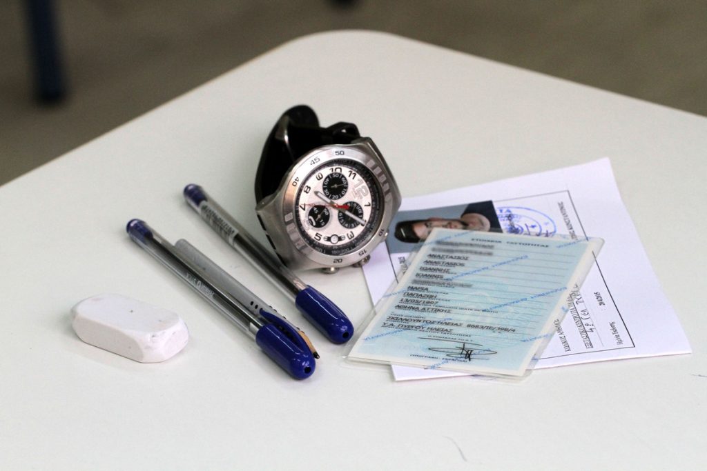 Οι «θρυλικές» πανελλήνιες του 1997: «Ήταν για παπαγάλους και όσους έχουν μυαλό σαν φωτοτυπικό μηχάνημα» (βίντεο)