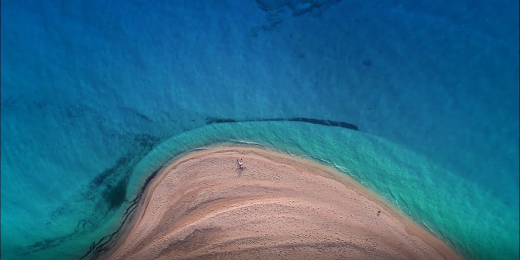 Ποια είναι η παραλία στο σποτ για τον τουρισμό; Το Ίντερνετ ψάχνει την απάντηση  (φώτο)