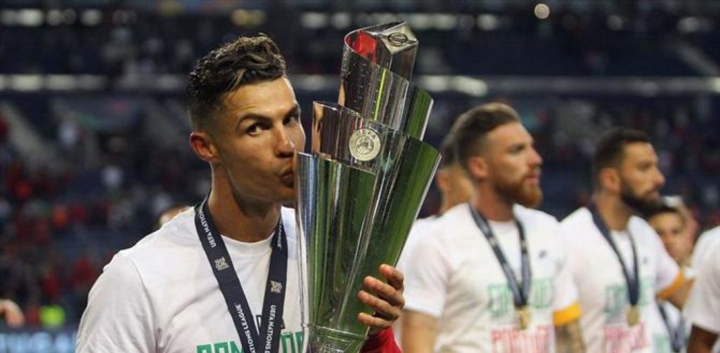 Ποσά που «ζαλίζουν»: Ο Κριστιάνο Ρονάλντο ξεπέρασε σε συνολικές απολαβές τον Λιονέλ Μέσι σύμφωνα με το Forbes