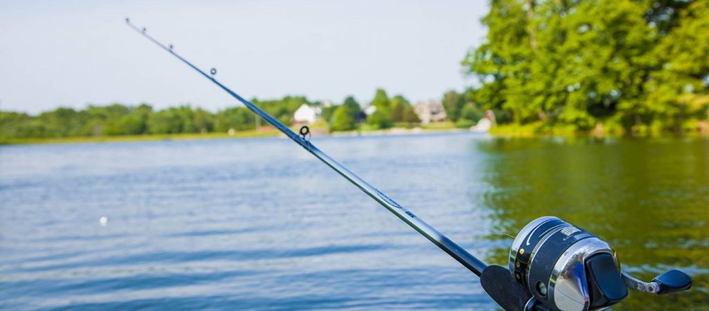 Τρίκαλα: Παπάς δεν πίστευε στα μάτια του με αυτό που ψάρεψε – Έπιασε γατόψαρο 35 κιλών (βίντεο-φωτο)