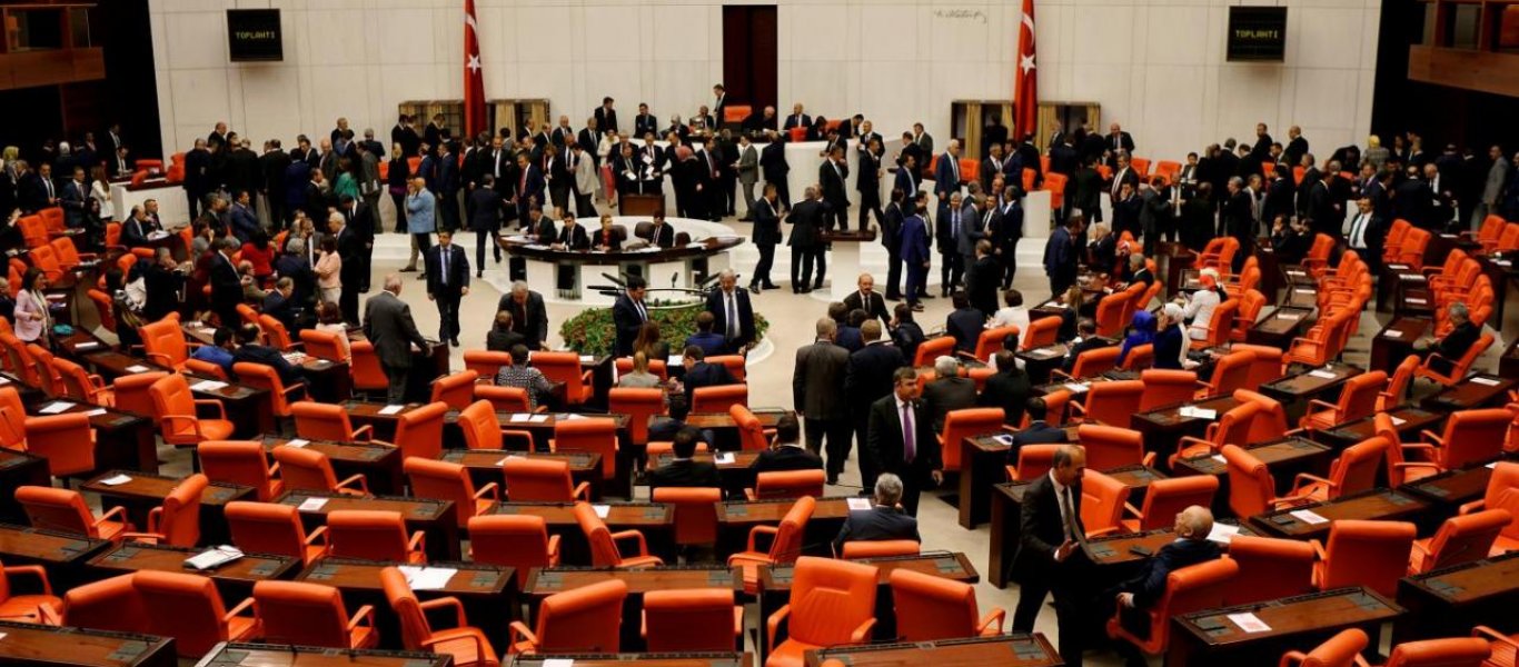 Σάλος στην Τουρκία: Στη φυλακή οδηγούνται οι 3 βουλευτές που καθαιρέθηκαν