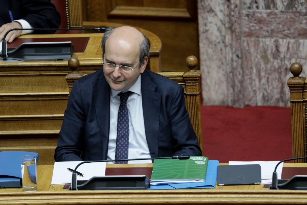 Κ.Χατζηδάκης: «Οικολογικό μπόνους και φορολογικά κίνητρα για την ηλεκτροκίνηση»