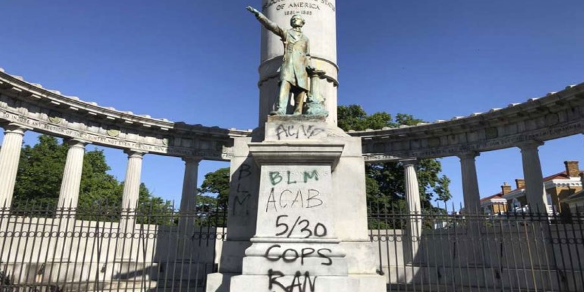 ΗΠΑ: Καταστροφές και βανδαλισμοί σε ιστορικά μνημεία που θεωρούνται «ρατσιστικά»