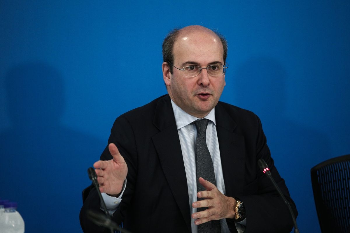 Ο Κ.Χατζηδάκης και οι ενδυματολογικές του προτιμήσεις: Η πράσινη γραβάτα που επέλεξε για την Ημέρα Περιβάλλοντος (φωτο)