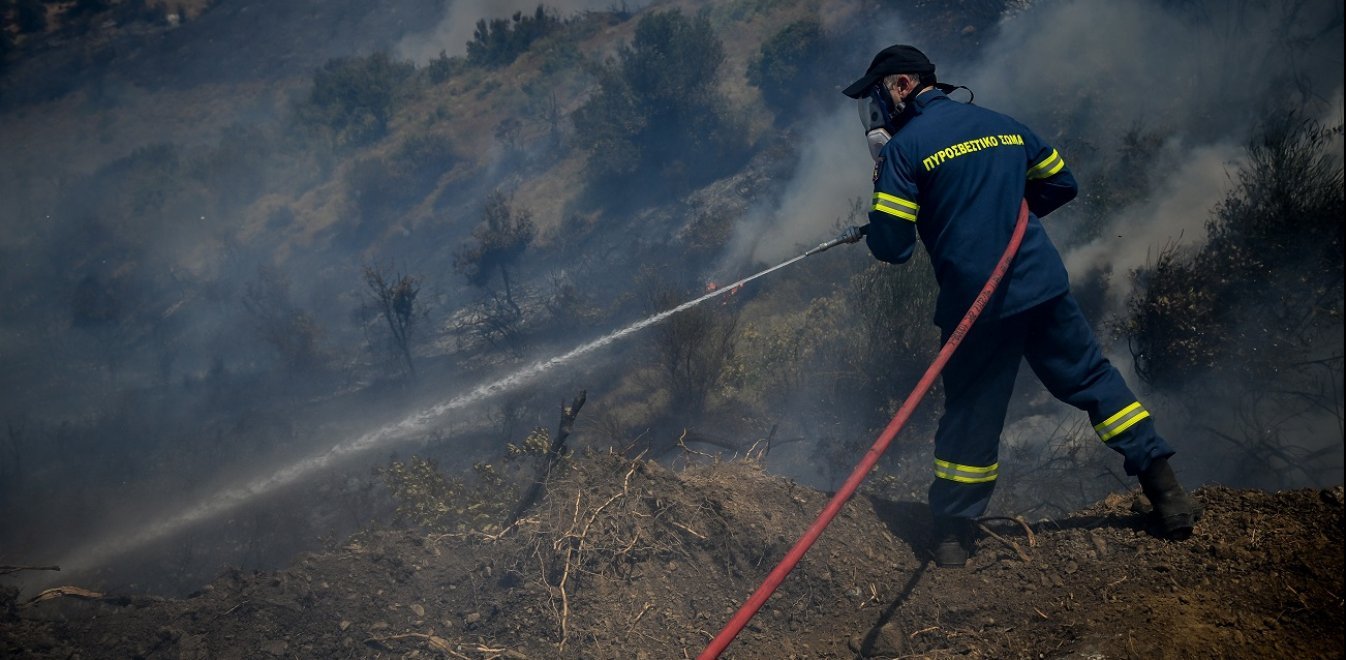 Συναγερμός στην Πυροσβεστική για φωτιά στα Ψαρά