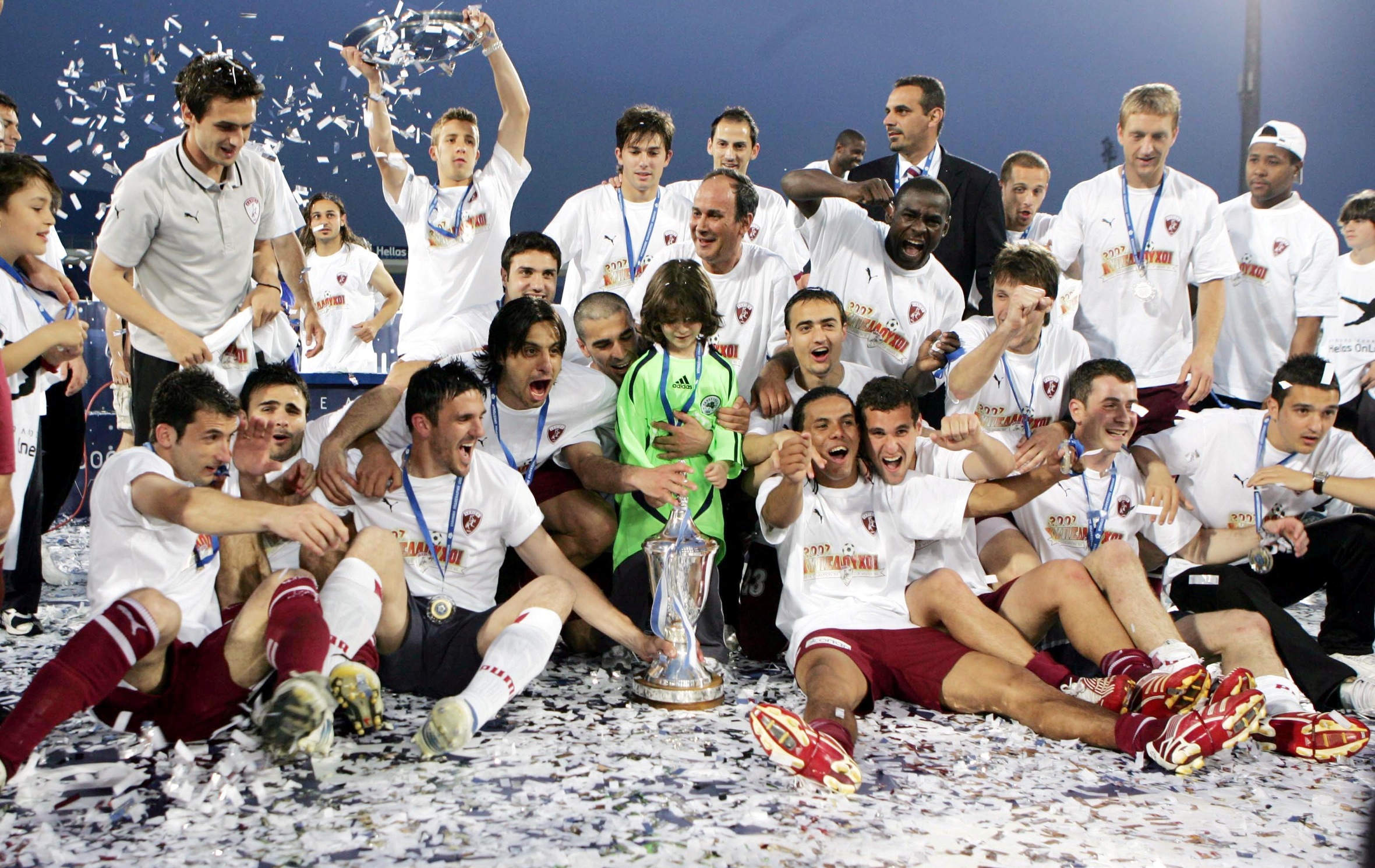 Λάρισα: Τα τρία τρόπαια της έγιναν… αρώματα! (φώτο – βίντεο)