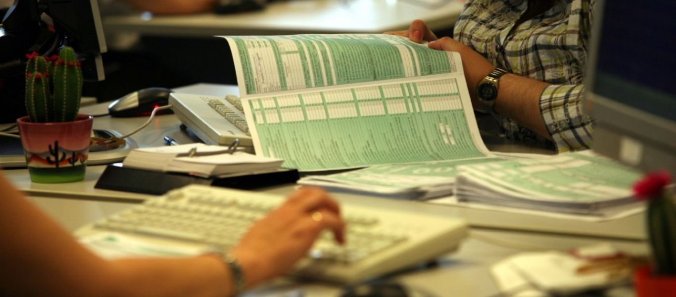 Τα 4 χαράτσια που «εκτοξεύουν» το φόρο των αυτοαπασχολούμενων