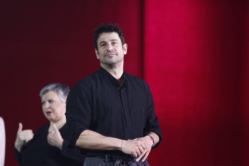 Ο Αλέξης Γεωργούλης έγινε «πατέρας» και μας ξεναγεί στο… μονοπάτι που υιοθέτησε (βίντεο)