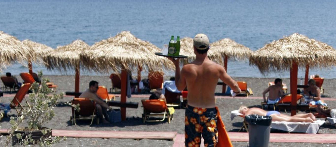 Bloomberg: «300.000 Έλληνες θα χάσουν τη δουλειά τους λόγω του καθυστερημένου ανοίγματος του τουρισμού»