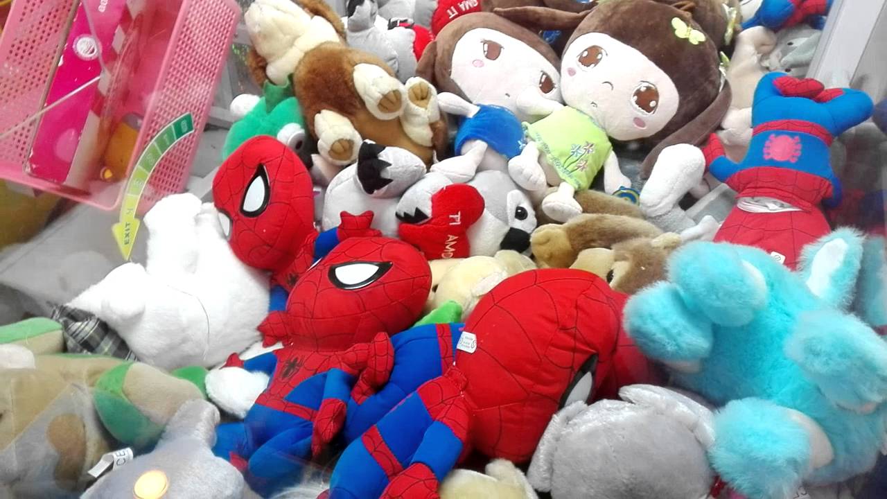 Το «μυστήριο» λύθηκε: Να γιατί δε μπορείς να κερδίσεις κουκλάκι στις παιχνιδοδαγκάνες (βίντεο)