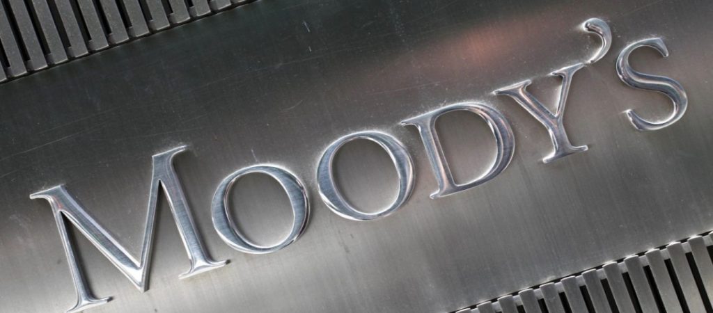 Σήμα κινδύνου από την Moody’s για τα κόκκινα δάνεια