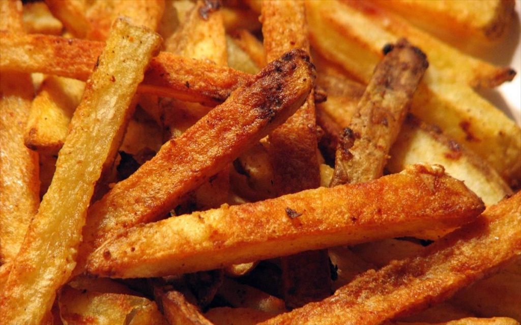 Το κόλπο για να κάνεις τις τηγανιτές σου πατάτες τόσο νόστιμες όσο των fast food