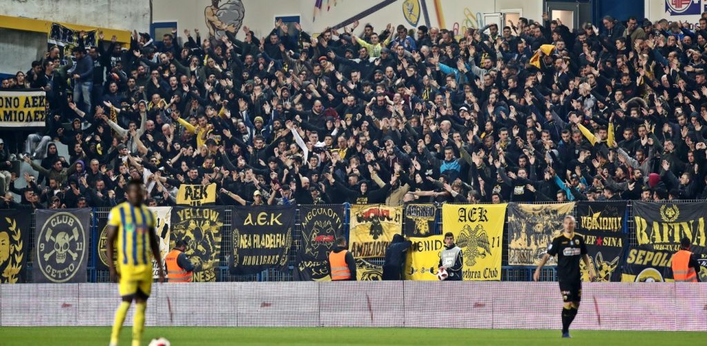 Έξω από την «Αγιά Σοφιά» βλέπουν το ντέρμπι με τον Παναθηναϊκό οι οπαδοί της ΑΕΚ! (βίντεο)