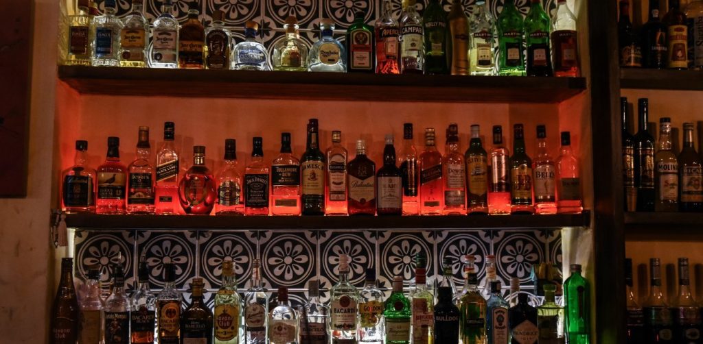 Εικόνες συνωστισμού σε κλαμπ της Αθήνας και της επαρχίας – «Έπεσε» πρόστιμο για παραδειγματισμό (φωτο)