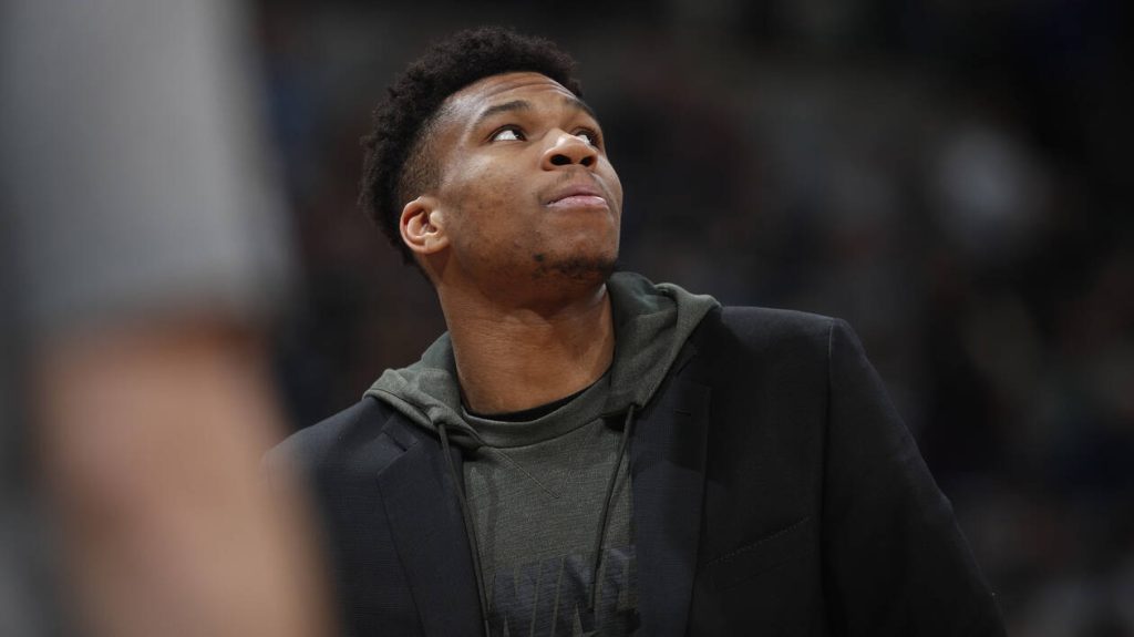 Δολοφονία Τ.Φλόιντ: Με τηλεβόα σε διαδήλωση ο Γ.Αντετοκούνμπο – «Θέλουμε αλλαγή – Θέλουμε δικαιοσύνη» (φώτο-βίντεο)