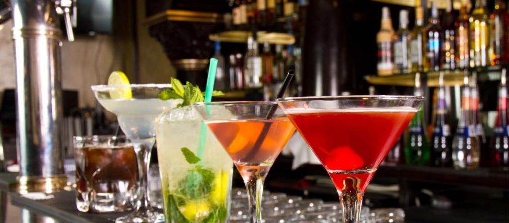 ΑΑΔΕ: Έπεσαν οι πρώτες «καμπάνες» – 16 φορολογικές παραβάσεις σε δύο μπαρ στη Θεσσαλονίκη