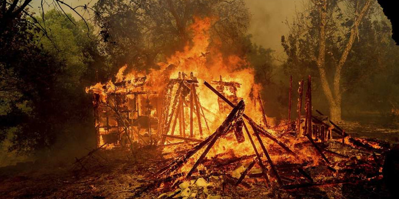 Καλιφόρνια: Συναγερμός για μεγάλη πυρκαγιά – Απειλούνται κατοικίες (φώτο-βίντεο)