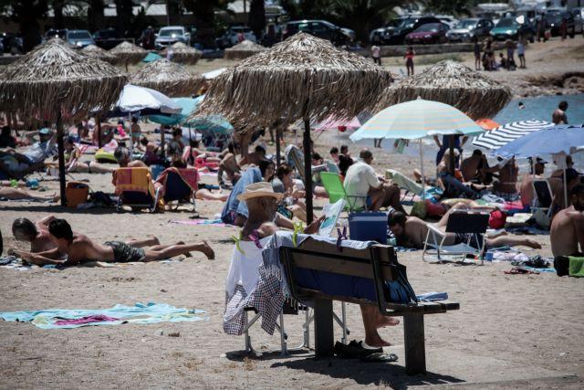 Τριήμερο Αγίου Πνεύματος: «Βούλιαξαν» από κόσμο οι παραλίες στην Αττική (φωτο)