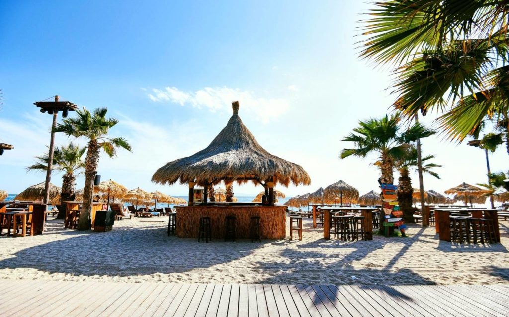 Η κυβέρνηση απειλεί την ελληνική κοινωνία με τοπικά ή & ολικά «lockdown» αν «διασκεδάσει πολύ» & «συνωστιστεί»