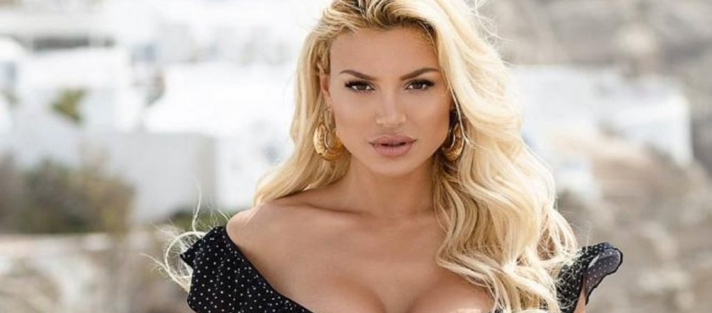 «Φωτιά» η Α.Παναγιώταρου – Ποζάρει με μικροσκοπικό μαγιό σαν «αγγελάκι» της Victoria’s Secret (βίντεο)