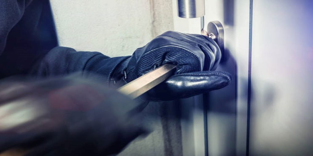 Νέα Σμύρνη: Γύρισαν σπίτι και ήρθαν πρόσωπο με πρόσωπο με τους διαρρήκτες – Τους έσωσε η ψυχραιμία τους