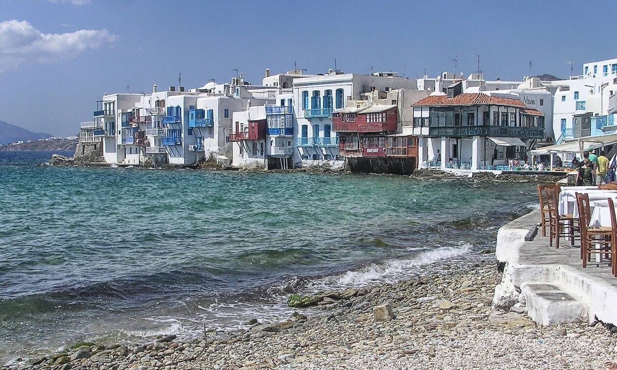 Μύκονος: Έξαλλοι οι ιδιοκτήτες καταστημάτων με το «λουκέτο» στο πασίγνωστο μπαρ – «Δεν είναι βιώσιμο όλο αυτό»