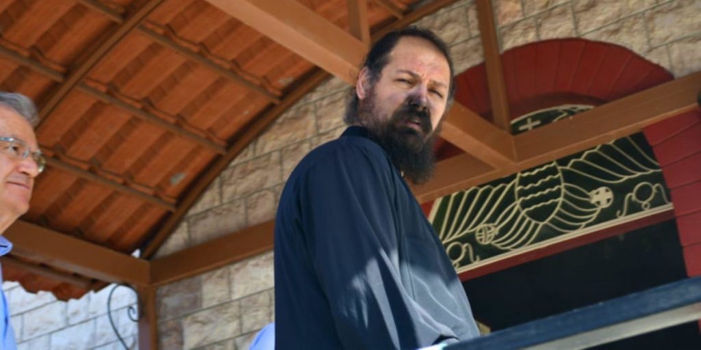 Ναύπλιο: Εκκλησία άρπαξε φωτιά την ώρα της Θείας Λειτουργίας – Ο ιερέας χρησιμοποίησε πυροσβεστήρα (φώτο-βίντεο)