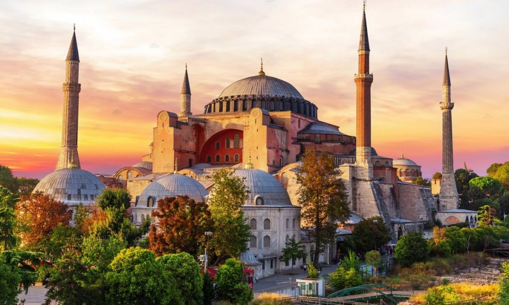 Τούρκος καθηγητής αποκαλύπτει: «Κάτω από την Αγιά Σοφιά έχουν θαφτεί τεράστιες ποσότητες…»