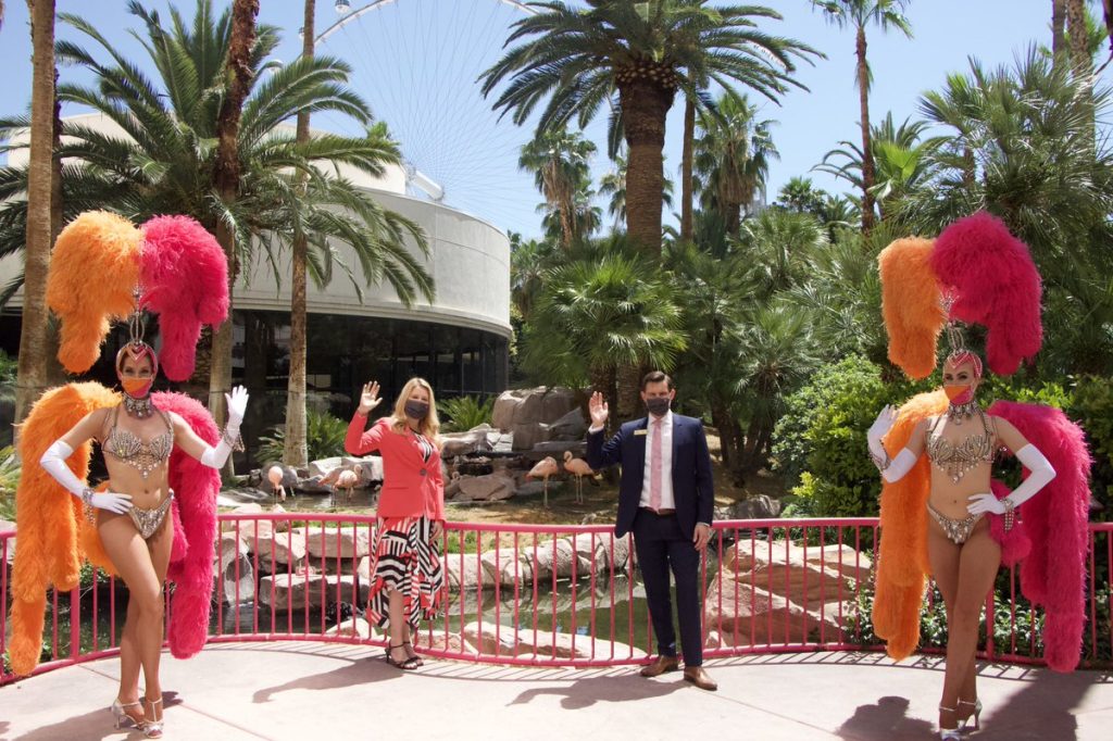 Ξεκίνησαν τα μεγάλα πάρτι στο Λας Βέγκας – Μάσκες, αποστάσεις αλλά και… «καυτές» παρουσίες (φώτο)